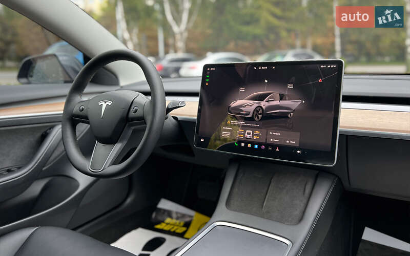 Седан Tesla Model 3 2022 в Львові
