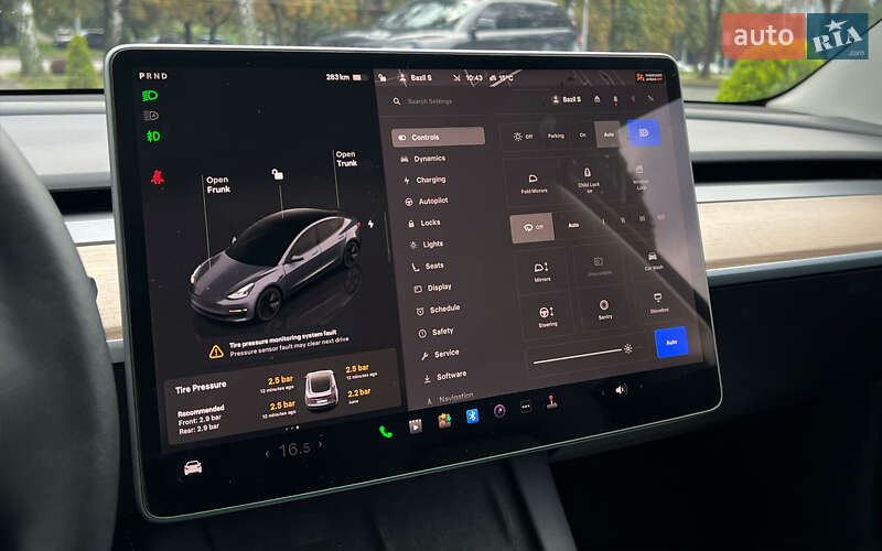 Седан Tesla Model 3 2022 в Львові