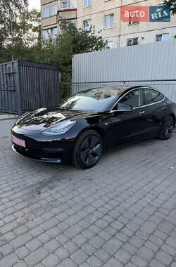 Седан Tesla Model 3 2020 в Ужгороді