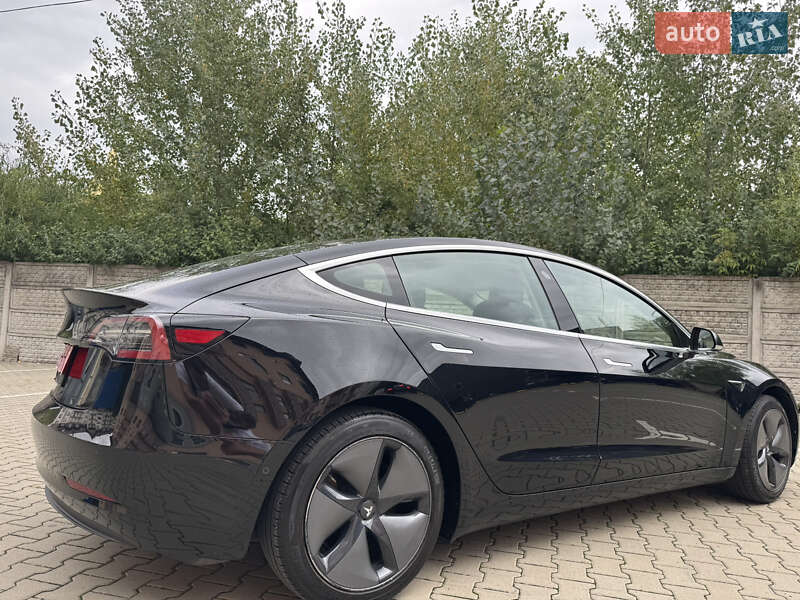 Седан Tesla Model 3 2020 в Ужгороде