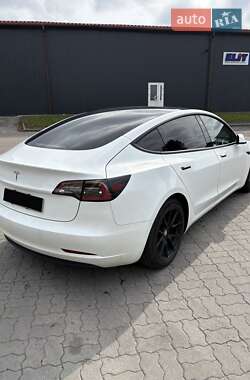 Седан Tesla Model 3 2021 в 