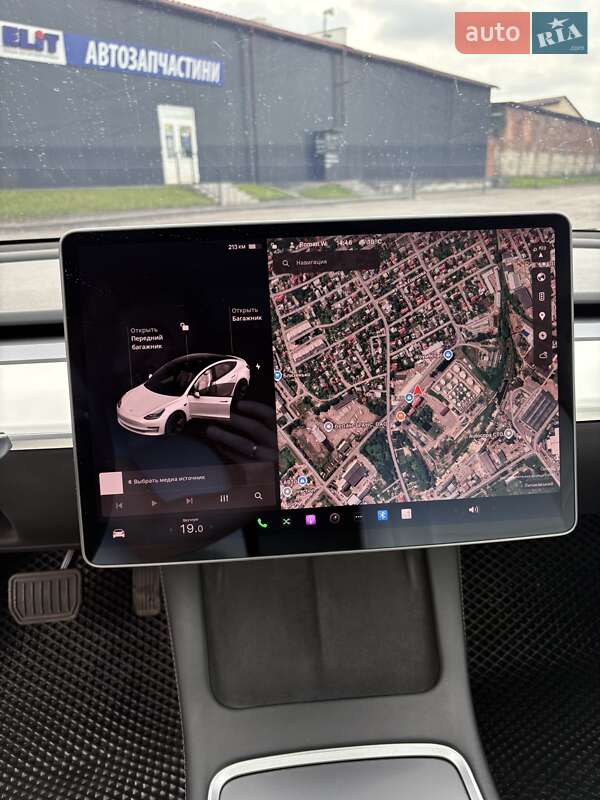 Седан Tesla Model 3 2021 в Львові