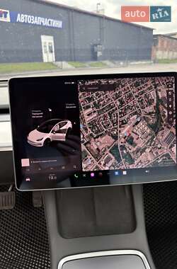 Седан Tesla Model 3 2021 в 
