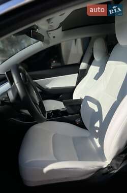 Седан Tesla Model 3 2020 в 