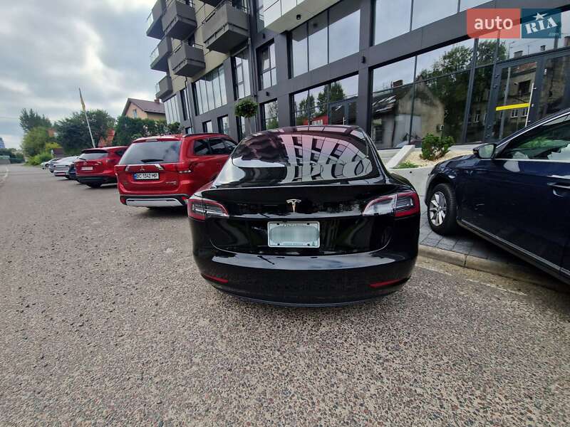 Седан Tesla Model 3 2018 в Львове
