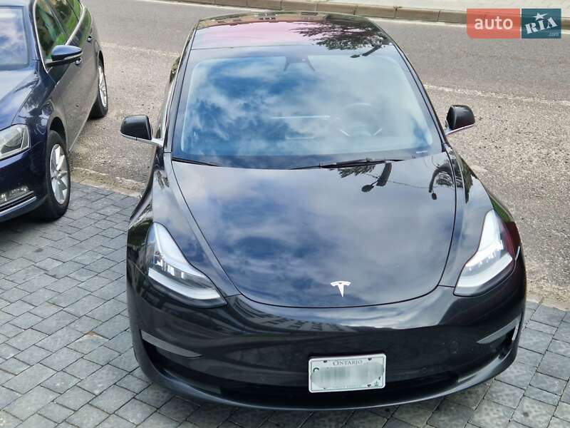 Седан Tesla Model 3 2018 в Львове