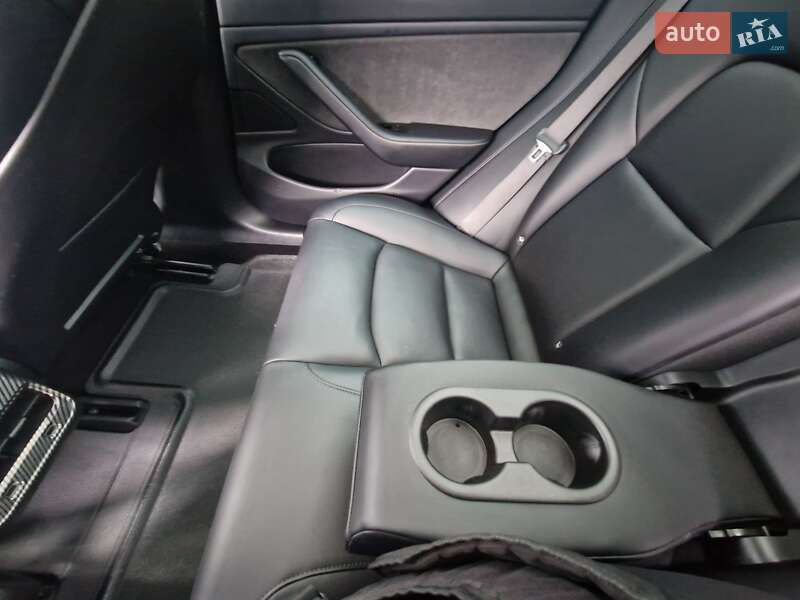 Седан Tesla Model 3 2018 в Львове