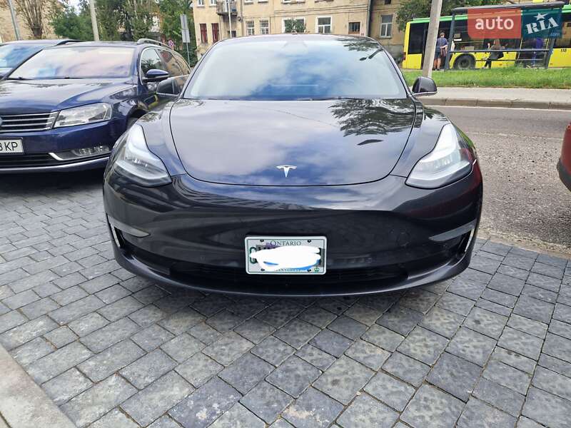 Седан Tesla Model 3 2018 в Львове