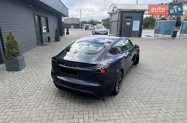 Седан Tesla Model 3 2024 в 