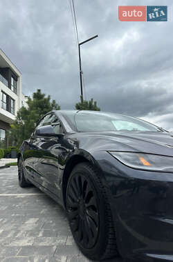 Седан Tesla Model 3 2024 в 