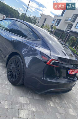 Седан Tesla Model 3 2024 в 