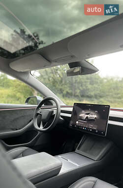 Седан Tesla Model 3 2024 в 