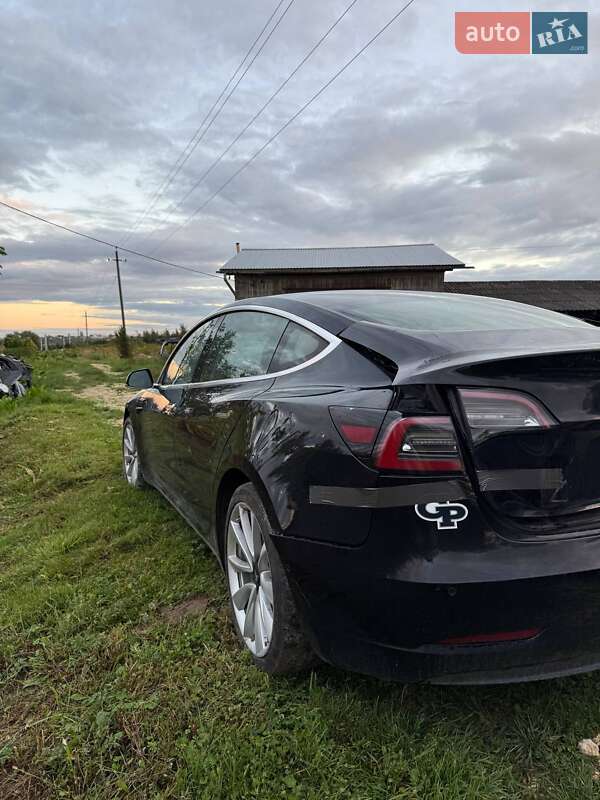 Седан Tesla Model 3 2019 в Львові