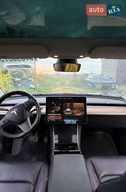 Седан Tesla Model 3 2019 в 