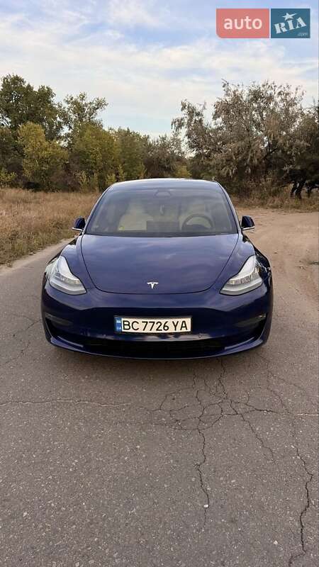 Седан Tesla Model 3 2019 в Днепре