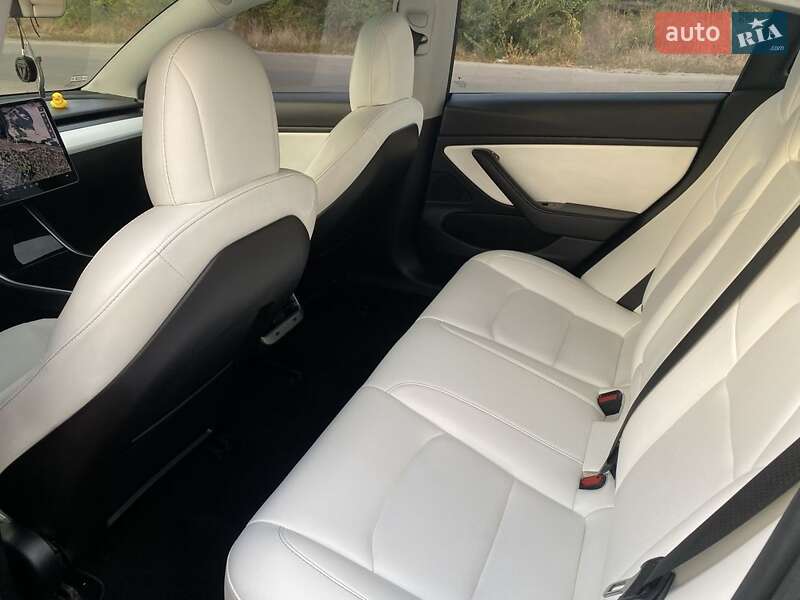Седан Tesla Model 3 2019 в Днепре