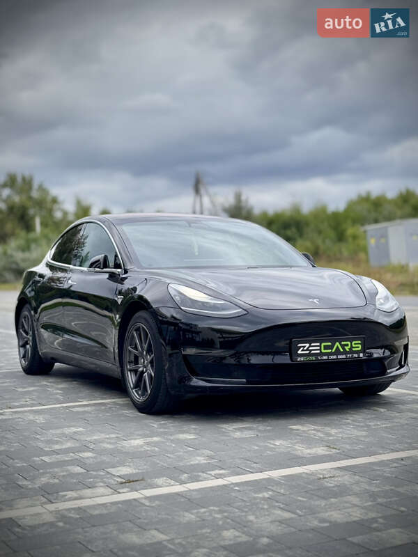 Седан Tesla Model 3 2019 в Ужгороде