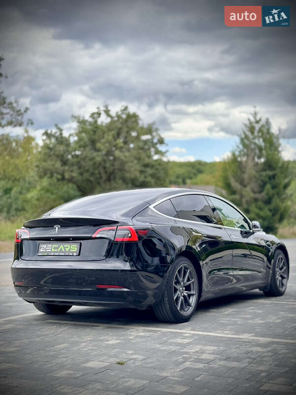 Седан Tesla Model 3 2019 в Ужгороде