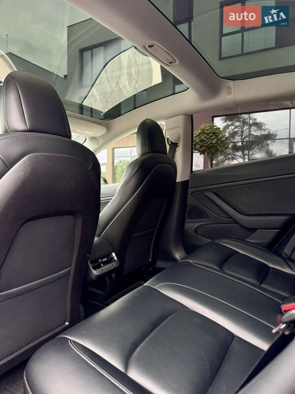 Седан Tesla Model 3 2019 в Ужгороде