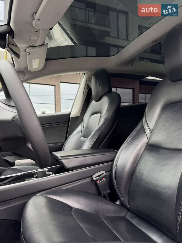 Седан Tesla Model 3 2019 в Ужгороде