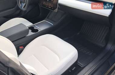 Седан Tesla Model 3 2023 в 