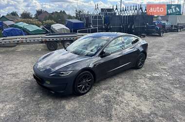 Седан Tesla Model 3 2024 в 