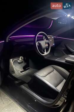 Седан Tesla Model 3 2024 в 