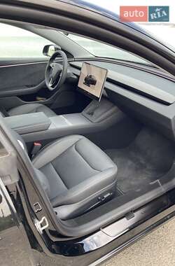 Седан Tesla Model 3 2024 в 