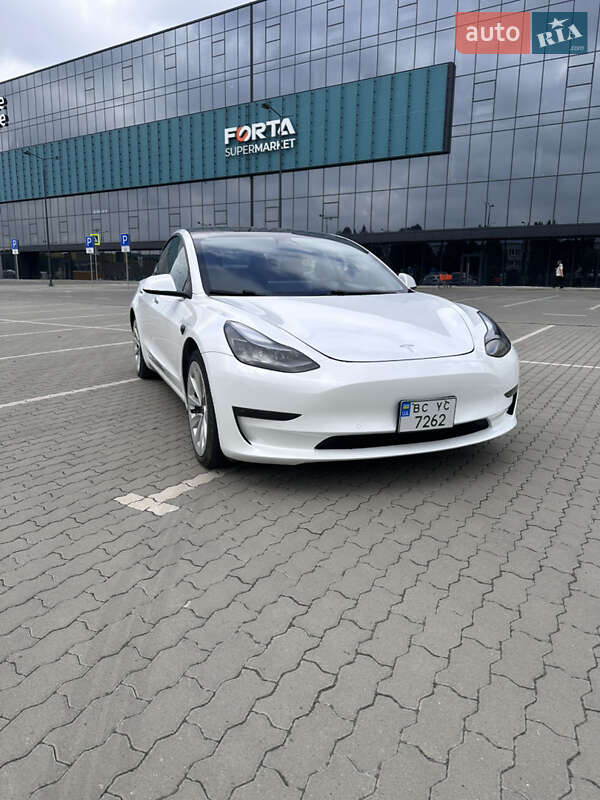 Седан Tesla Model 3 2020 в Львове