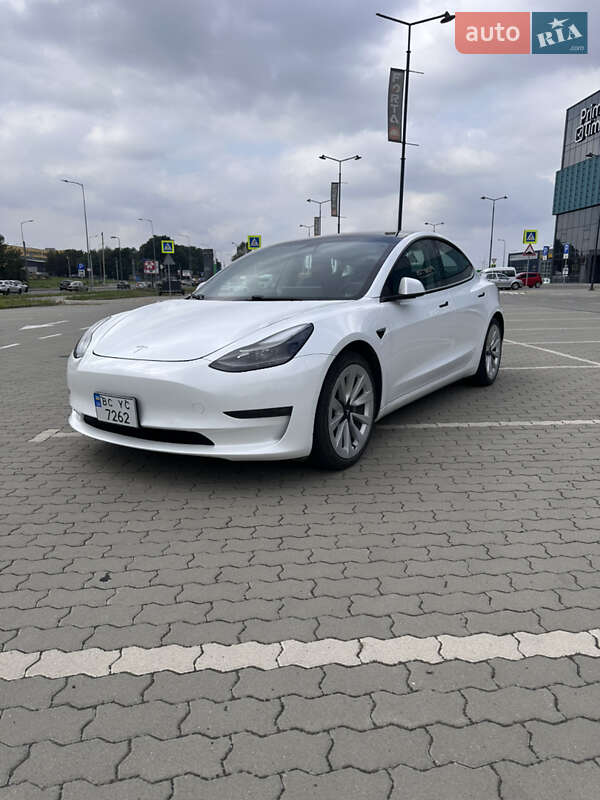 Седан Tesla Model 3 2020 в Львове