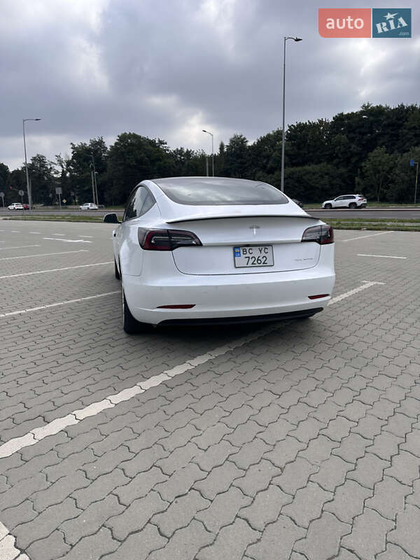 Седан Tesla Model 3 2020 в Львове