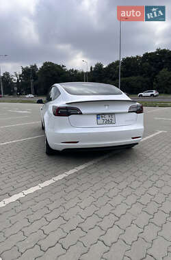 Седан Tesla Model 3 2020 в 