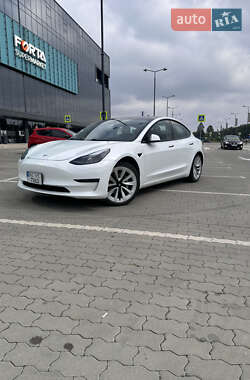 Седан Tesla Model 3 2020 в 