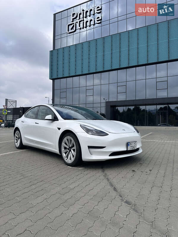 Седан Tesla Model 3 2020 в Львове