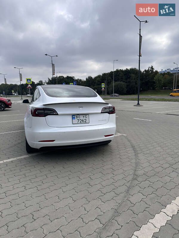 Седан Tesla Model 3 2020 в Львове
