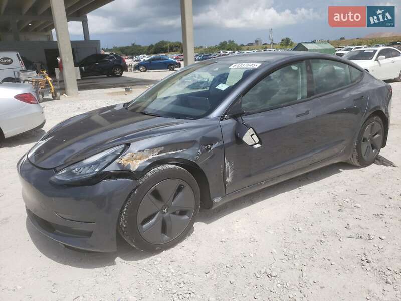 Седан Tesla Model 3 2021 в 