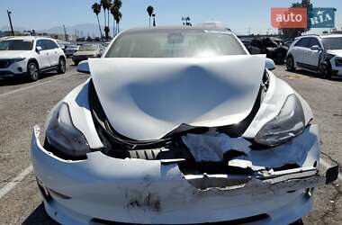 Седан Tesla Model 3 2023 в 