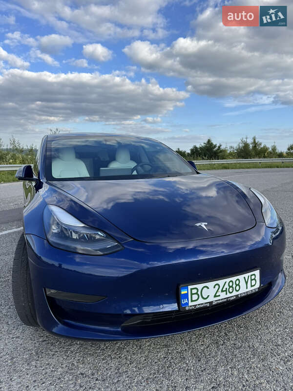 Седан Tesla Model 3 2022 в Львові