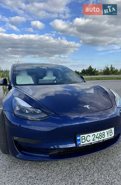 Седан Tesla Model 3 2022 в 