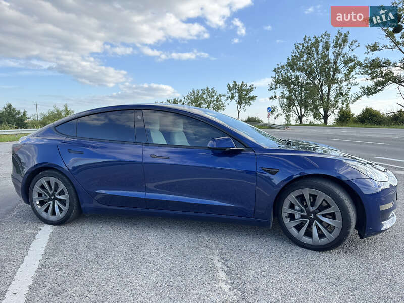 Седан Tesla Model 3 2022 в Львові