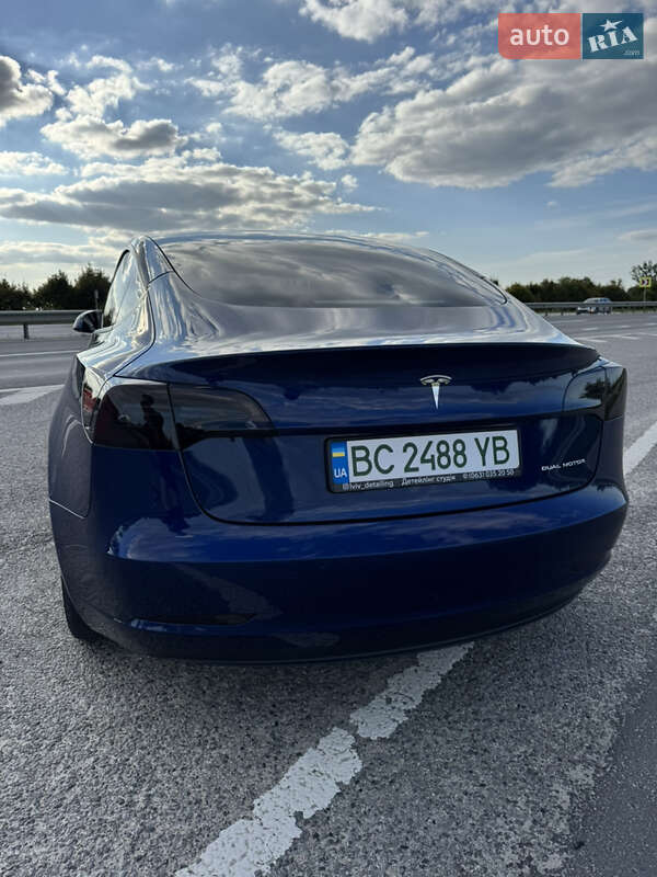 Седан Tesla Model 3 2022 в Львові