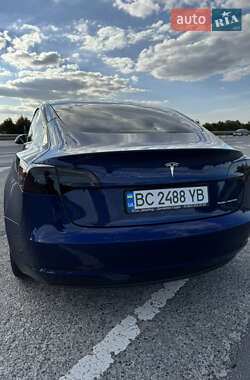 Седан Tesla Model 3 2022 в 