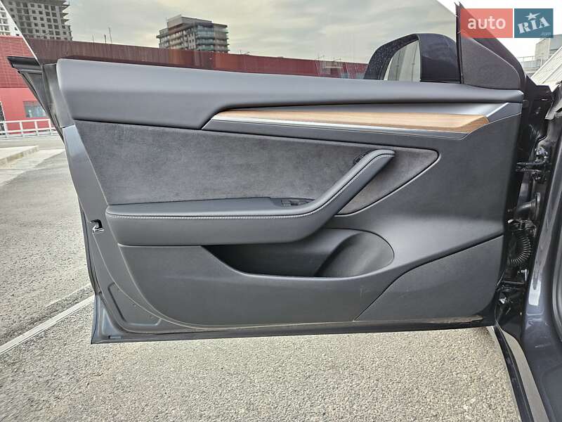 Седан Tesla Model 3 2022 в Дніпрі