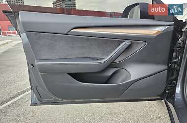 Седан Tesla Model 3 2022 в 
