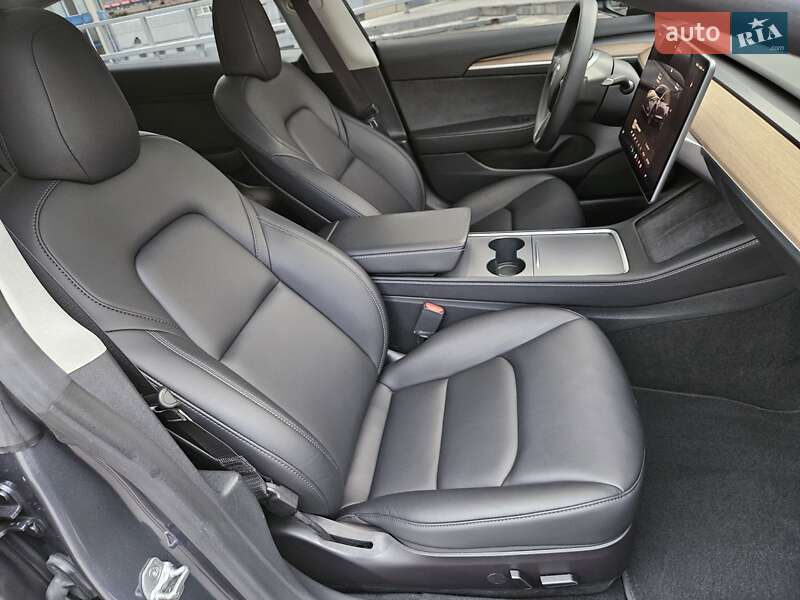Седан Tesla Model 3 2022 в Дніпрі