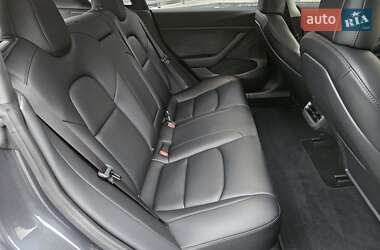 Седан Tesla Model 3 2022 в 