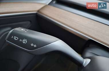 Седан Tesla Model 3 2022 в 