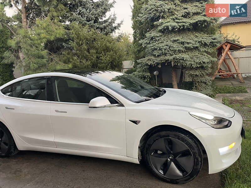 Седан Tesla Model 3 2019 в Тернополе