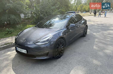 Седан Tesla Model 3 2021 в 