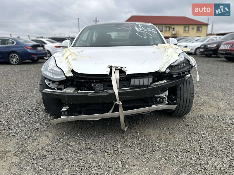 Седан Tesla Model 3 2019 в Луцке
